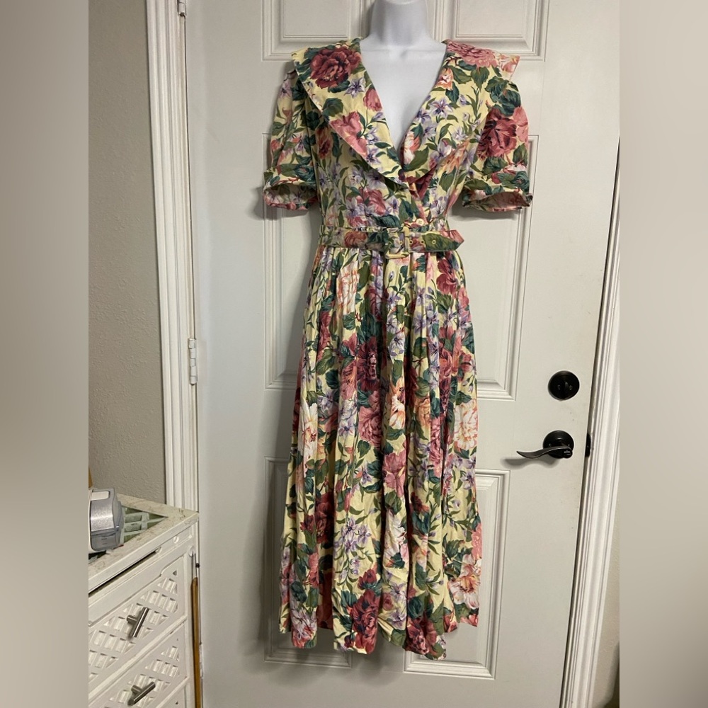 T24a- CAROL ANDERSON Yellow-Pink VINTAGE Floral BELTED Fit & Flare Midi Dress